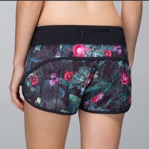 Lululemon Run Speed Short 
Curious Jungle Black size 6 (2.5 Inseam)
